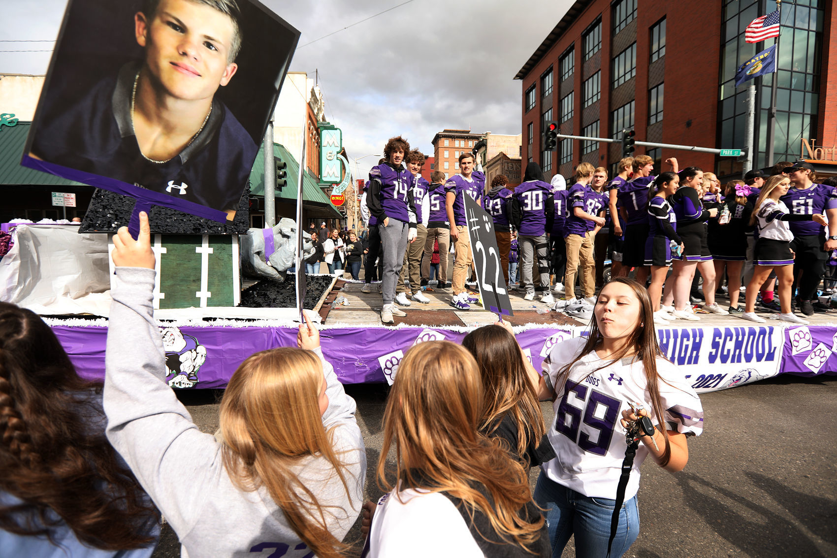 BHS welcomes players home with a giant parade in Uptown Butte